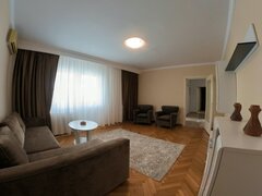 Bulevardul Decebal, stradal aproape de Metroul Muncii